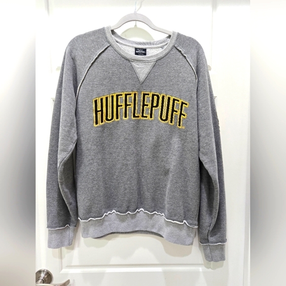 WIZARDING WORLD HARRY POTTER GREY LONG SLEEVE HUFFLEPUFF SWEATSHIRT UNISEX M - Picture 1 of 13